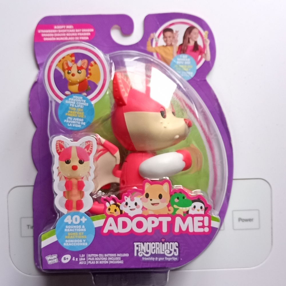 Set Of Two (2) Fingerlings Interactive Toy New In Box Damaged Boxes (See Photos)